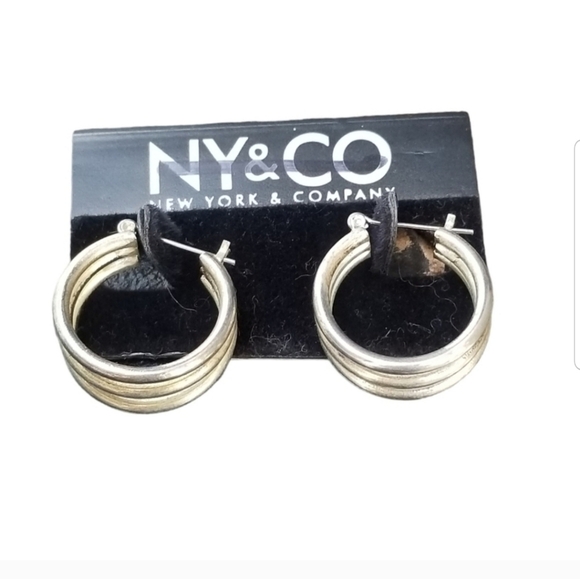 NEW YORK & COMPANY NWT SILVERTONED TRIPLE HOOP EARRINGS - Picture 1 of 3